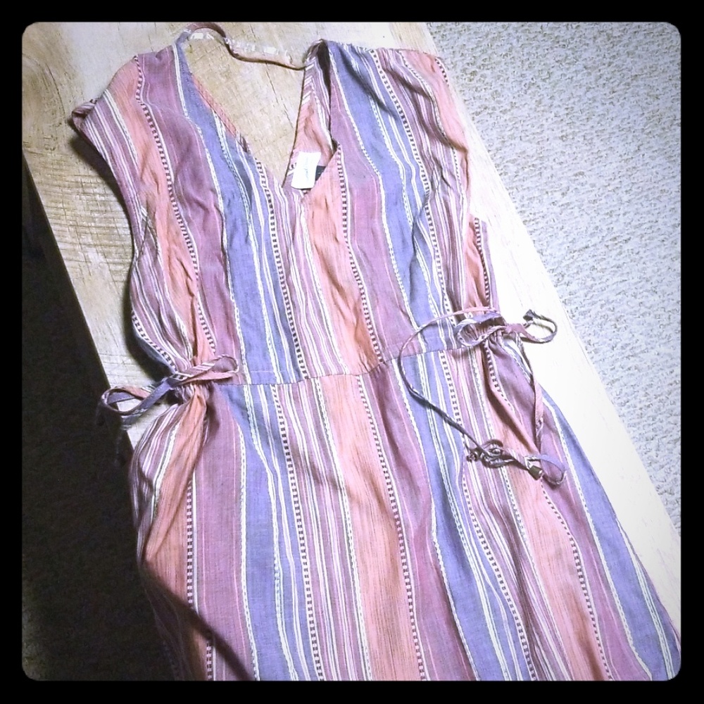 Universal Thread tie waist v neck dress